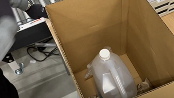 重量のあるボトル製品をFillPak緩衝材で保護した梱包例