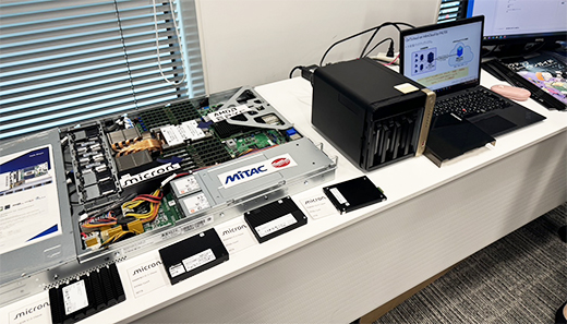 Micron製ストレージとQNAP NAS、ノートPCを用いたクラウドバックアップデモの展示